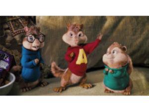 Alvin, Simon og Theodore prøver at tilpasse sig deres nye omgivelser