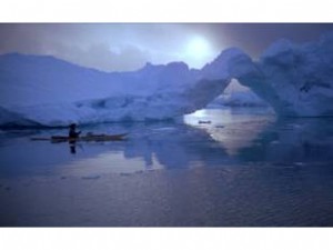 ”Qivitoq”: Et gribende og lystigt kærlighedsdrama i eventyrligt smukke omgivelser (foto: framegrab)

