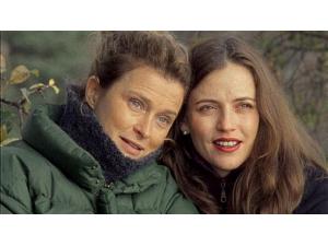 De to søstre, Marie (Lena Endre) og Ninni (Amanda Ooms)