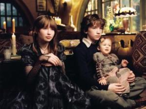 Det dynamiske trekløver: Baudelaire-børnene Violet, Klaus og den lille Sonny