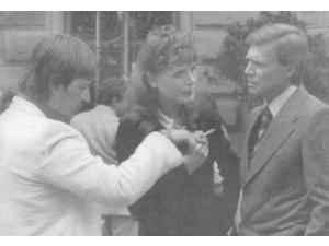 Fassbinder instruerer skuespillerne Margit Carstensen (Martha) og
Karlheinz Böhm (Helmuth) i filmen "Martha" fra 1973.