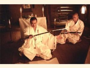 Hattori Honzo med Black Mambas samurai-sværd