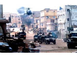 Humvee-konvojen kæmper sig vej gennem Mogadishus gader