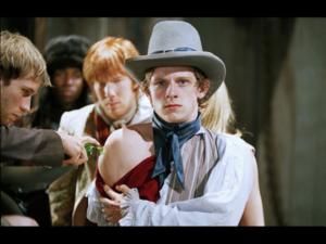 Jamie Bell (der debuterede i Billy Elliot) er leder af de bevæbnede pacifister dandierne.