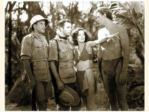 Jane og Tarzan hjælper uvidende nogle elfensbensjægere. (copyright: Sandrew Metronome) 