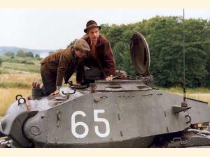 Kjeld og Benny "låner" en kampvogn. En scene der er meget populær blandt især de yngre tilskuere.

