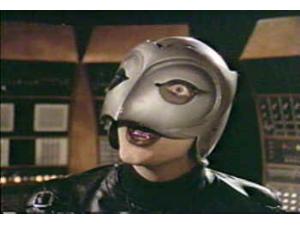 Leach (William Finley) som Phantom, med maske ...