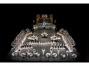 Palais Garnier leverer de ypperste produktioner indenfor dansens verden, og billederne fra filmens sidste scener taler vist for sig selv.