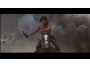 Rambo ridder også i denne film rundt som en anden Robin Hood/Indianer med bue og pil eller andre våben han enten finder eller selv fremstiller.