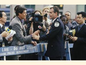 Ray Liotta i rollen som den presse-glade politichef Monroe