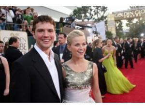 Reese Witherspoon, der vandt for bedste kvindelige er altid, meget populær både I sine film og når hun er i bladene eller til fester. Her ses hun med sin mand Ryan Phillippe.
