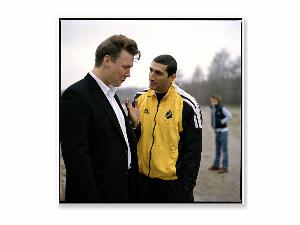 Thomas Ekman og den fanatiske fodboldtræner (Fares Fares). (Copyright: Nordisk Film)
