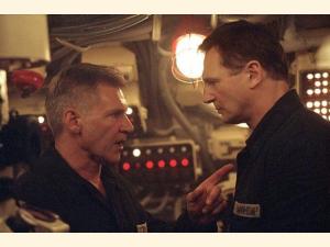 To modpoler i konfrontation : Polenin (  Neeson )og Vostrikov ( Ford ) 
