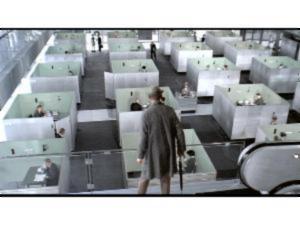 Velkommen til fremtiden. Monsieur Hulot (Jacques Tati) møder et moderne kontorlandskab.